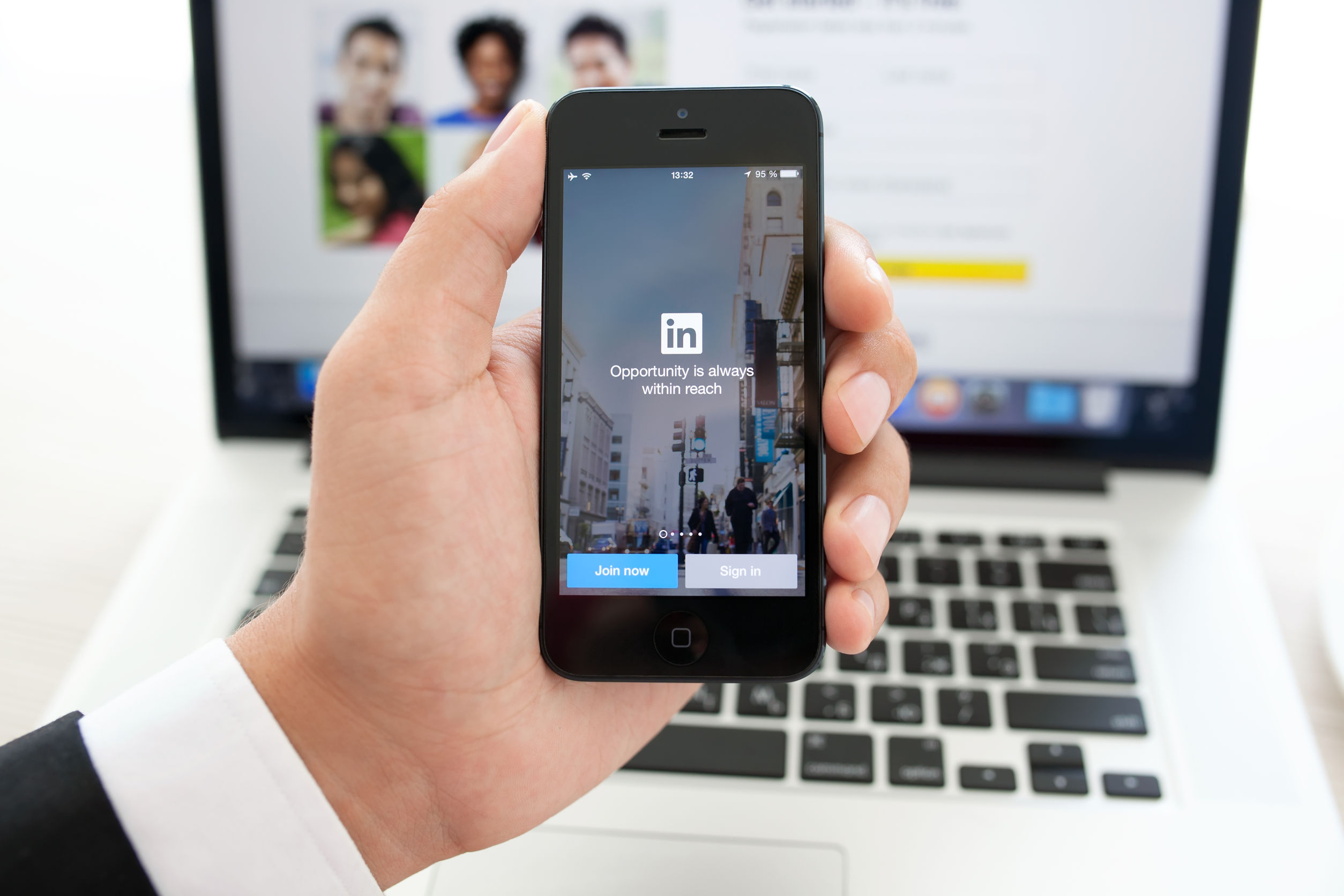Why Agencies Choose to Rent LinkedIn Profile Assets for Cold Outreach