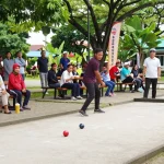 Kompetisi petanque di fopikotaparepare.org dengan peserta yang bersemangat dan suasana ceria.